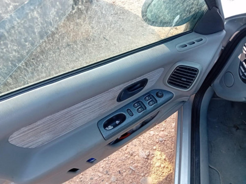 RENAULT LAGUNA (B56) — vehículo donante para recambios 