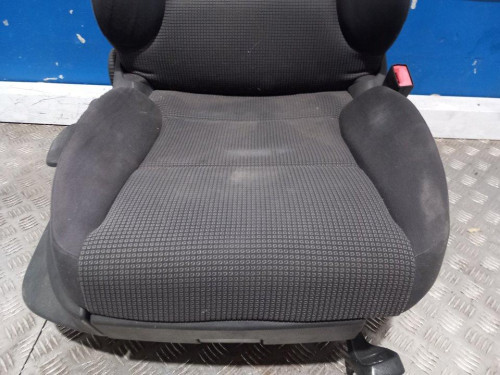 ASIENTO DELANTERO DERECHO 