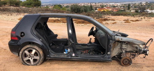 VOLKSWAGEN GOLF IV BERLINA (1J1)(10.1997) — vehículo donante para recambios 