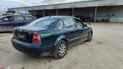 VOLKSWAGEN PASSAT BERLINA (3B3)