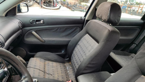  VOLKSWAGEN PASSAT BERLINA (3B3) 