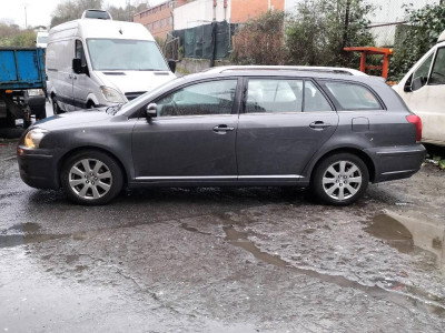 TOYOTA AVENSIS WAGON (T25)