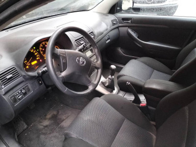 TOYOTA AVENSIS WAGON (T25)