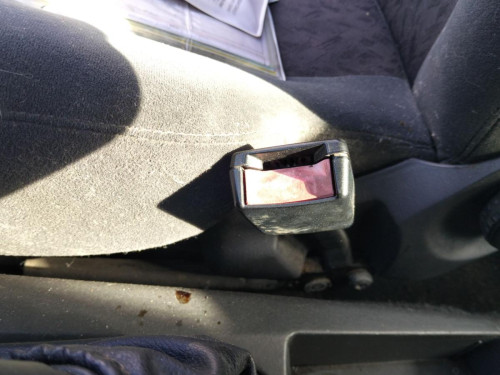 ENGANCHE CINTURON DELANTERO DERECHO Ford FOCUS BERLINA (CAK) 