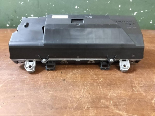 CUADRO INSTRUMENTOS VOLVO XC40 