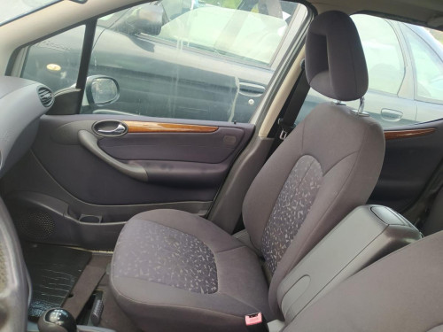 CINTURON SEGURIDAD DELANTERO DERECHO Mercedes-Benz CLASE A (BM 168) 