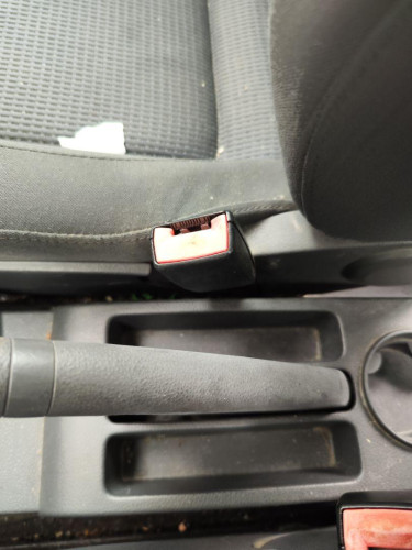 ENGANCHE CINTURON DELANTERO DERECHO VOLKSWAGEN POLO IV (9N1) 