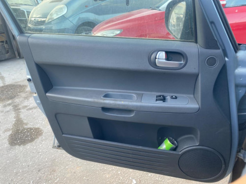 GUARNECIDO PUERTA DELANTERA IZQUIERDA MITSUBISHI COLT CZ3 BERL. 5 (Z30A) 