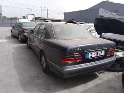 MERCEDES-BENZ CLASE E (BM 210) BERLINA