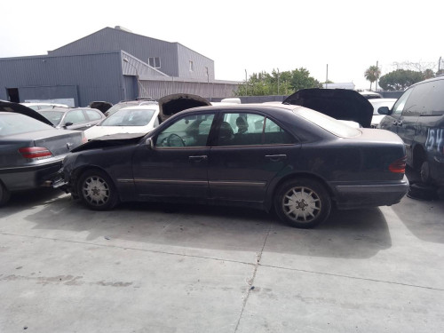 MERCEDES-BENZ CLASE E (BM 210) BERLINA — vehículo donante para recambios 
