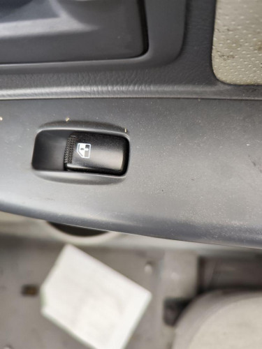 MANDO ELEVALUNAS DELANTERO DERECHO, KIA, CERATO (LD)