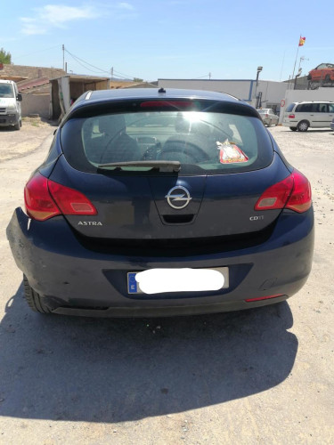 OPEL ASTRA J BERLINA 5P — vehículo donante para recambios 