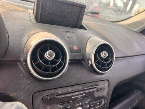  AUDI A1 (8X1) 