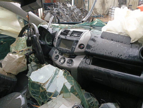 TOYOTA RAV4 (A3) — vehículo donante para recambios 