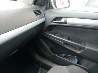 OPEL ASTRA H BERLINA