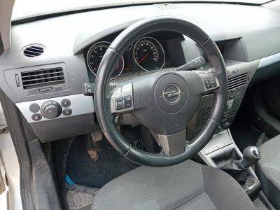 OPEL ASTRA H BERLINA