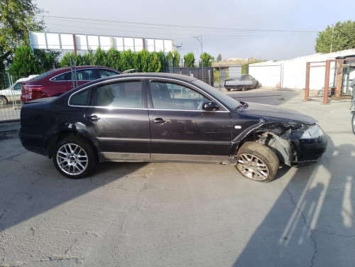  VOLKSWAGEN PASSAT BERLINA (3B3) 