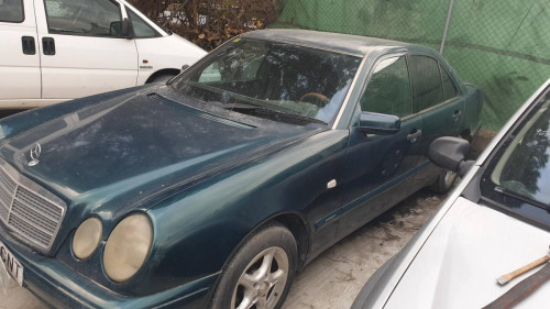  MERCEDES-BENZ CLASE E (BM 210) BERLINA 