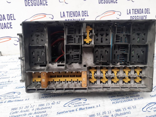  CAJA RELES / FUSIBLES 