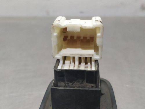  MANDO ELEVALUNAS TRASERO DERECHO NISSAN PICKUP (D22) 