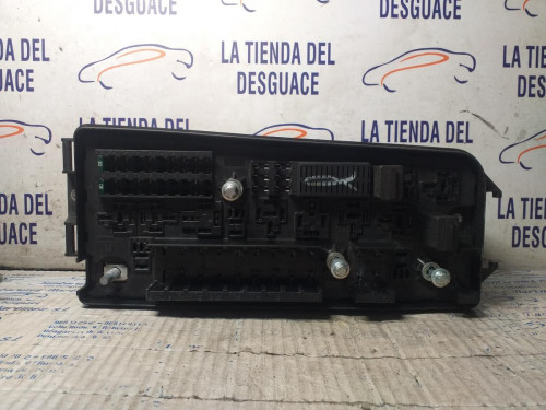  CAJA RELES / FUSIBLES 