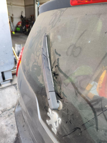  BRAZO LIMPIA TRASERO PEUGEOT 5008 