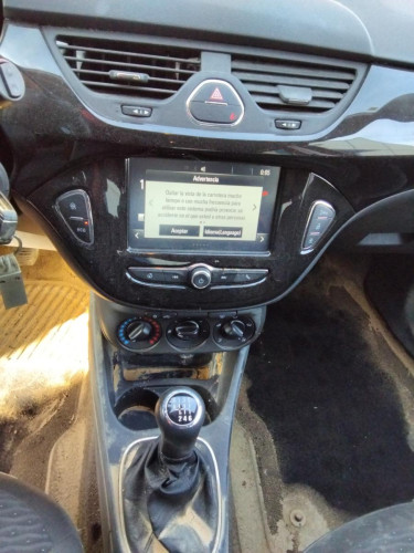 OPEL CORSA E — vehículo donante para recambios 