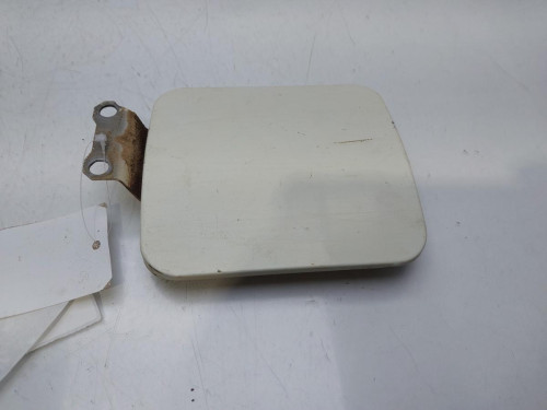 TAPA EXTERIOR COMBUSTIBLE Mitsubishi L200 (K70) 
