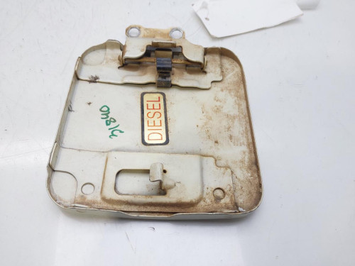 TAPA EXTERIOR COMBUSTIBLE Mitsubishi L200 (K70) 