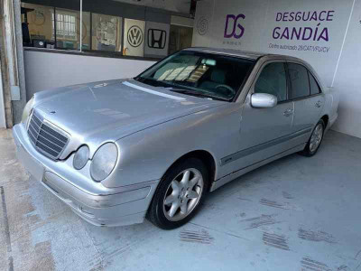 MERCEDES-BENZ CLASE E (BM 210) BERLINA