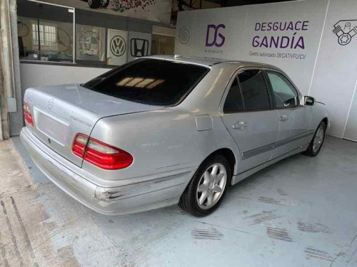  MERCEDES-BENZ CLASE E (BM 210) BERLINA 