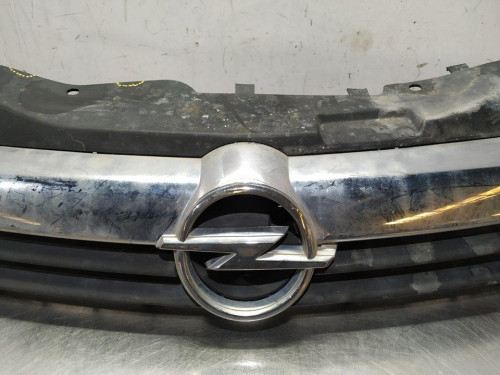  REJILLA DELANTERA OPEL ASTRA H BERLINA 