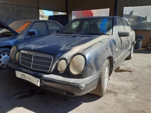  MERCEDES-BENZ CLASE E (BM 210) BERLINA 