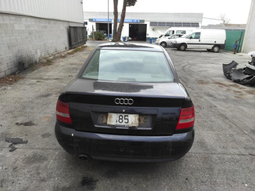 AUDI A4 BERLINA (B5) — vehículo donante para recambios 