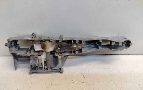 SOPORTE MANETA EXTERIOR DELANTERA DERECHA PEUGEOT 208 