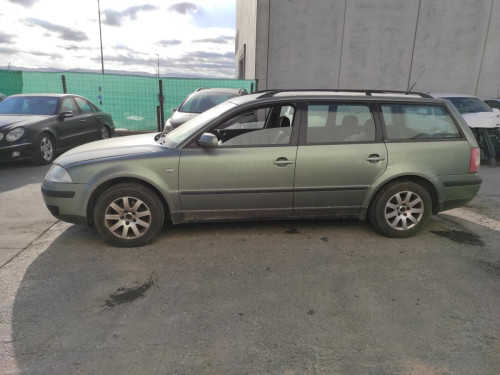 VOLKSWAGEN PASSAT VARIANT (3B6) — vehículo donante para recambios 