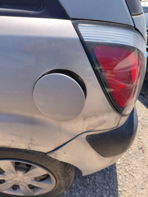 TAPA EXTERIOR COMBUSTIBLE, KIA, RIO (JB)