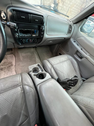 FORD EXPLORER used