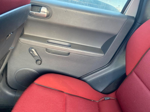 GUARNECIDO PUERTA TRASERA DERECHA MITSUBISHI COLT CZ3 BERL. 5 (Z30A) 