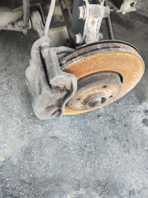 PINZA DE FRENO DELANTERA IZQUIERDA