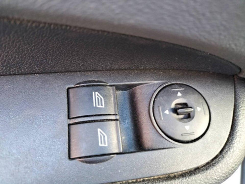  FORD FOCUS BERLINA (CAP) 