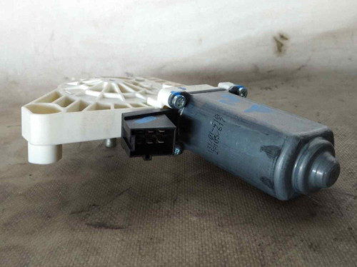 MOTOR ELEVALUNAS DELANTERO DERECHO Mercedes-Benz CLASE A (BM 169) 