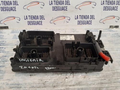  CAJA RELES / FUSIBLES 
