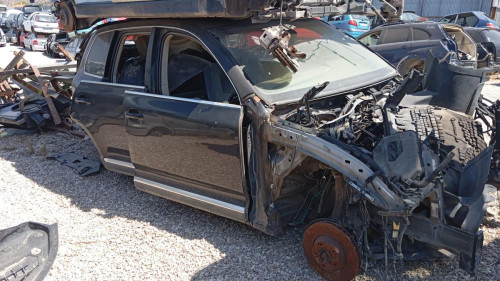  VOLKSWAGEN TOUAREG (7LA) 