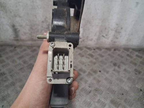 ELEVALUNAS DELANTERO DERECHO 