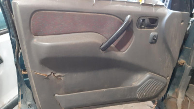 NISSAN TERRANO II (R20)
