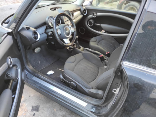 MINI MINI (R56) — vehículo donante para recambios 