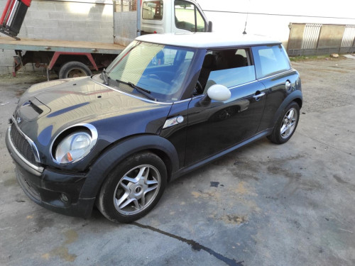 MINI MINI (R56) — vehículo donante para recambios 