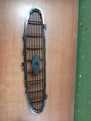 REJILLA DELANTERA