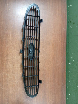 REJILLA DELANTERA